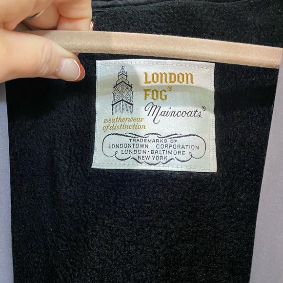 London Fog Maincoats Trench coat. Pewter Grey. 4 buttons on front. Tie waist. M - Picture 8 of 10